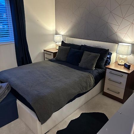 Cosy Double Bedroom In Newcastle Upon Tyne - Access To Shared Kitchen, Shared Lounge And Shared Conservatory Areas Inc Sky Tv And Netflix מראה חיצוני תמונה
